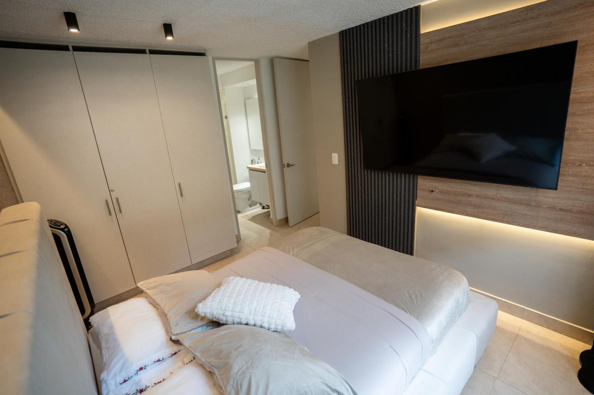 L U X U R Y Apartment *